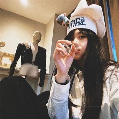 写崩皇帝人设后，我被他读心了